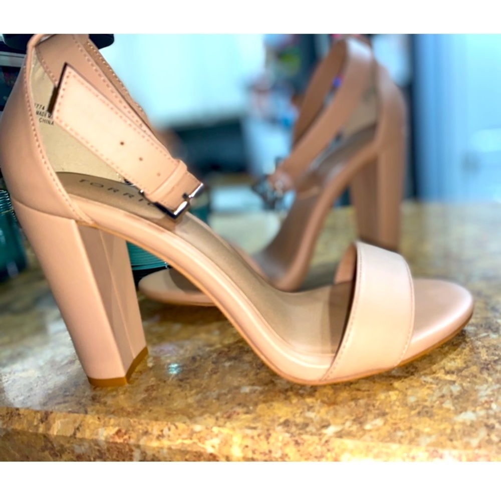 TORRID STACI - BEIGE FAUX LEATHER ANKLE STRAP TAPERED HEEL 10W